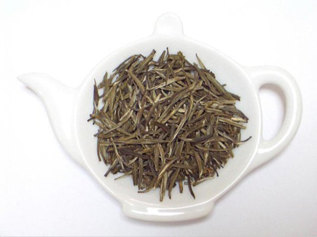 【君山銀針】：年間数百Kgしか生産されず、大変珍重なお茶。