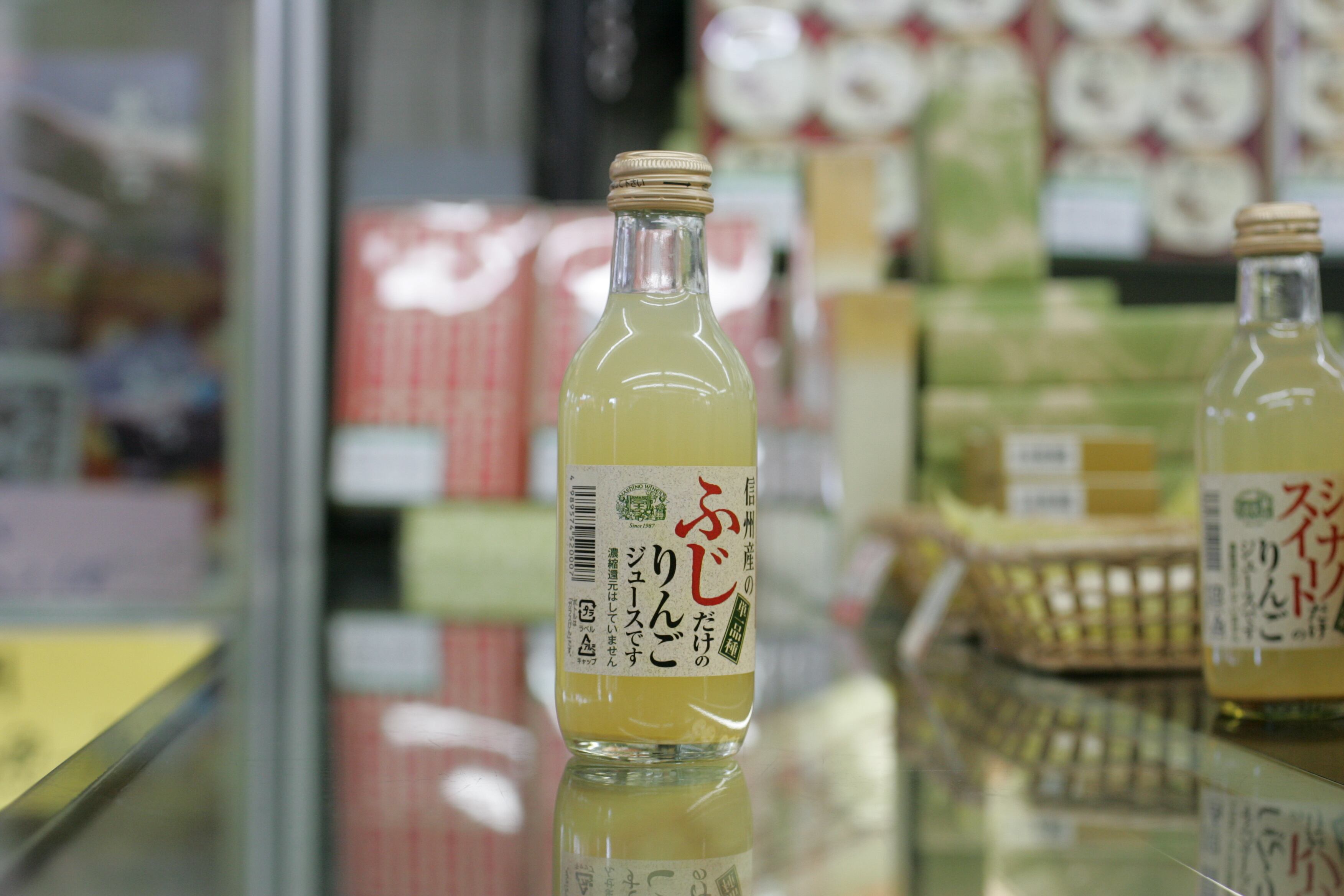 収穫直後のりんごを使ったジュース（シナノスイート） 果物しぼったりんごジュース《シナノスイート、ゴールド、秋映》果汁