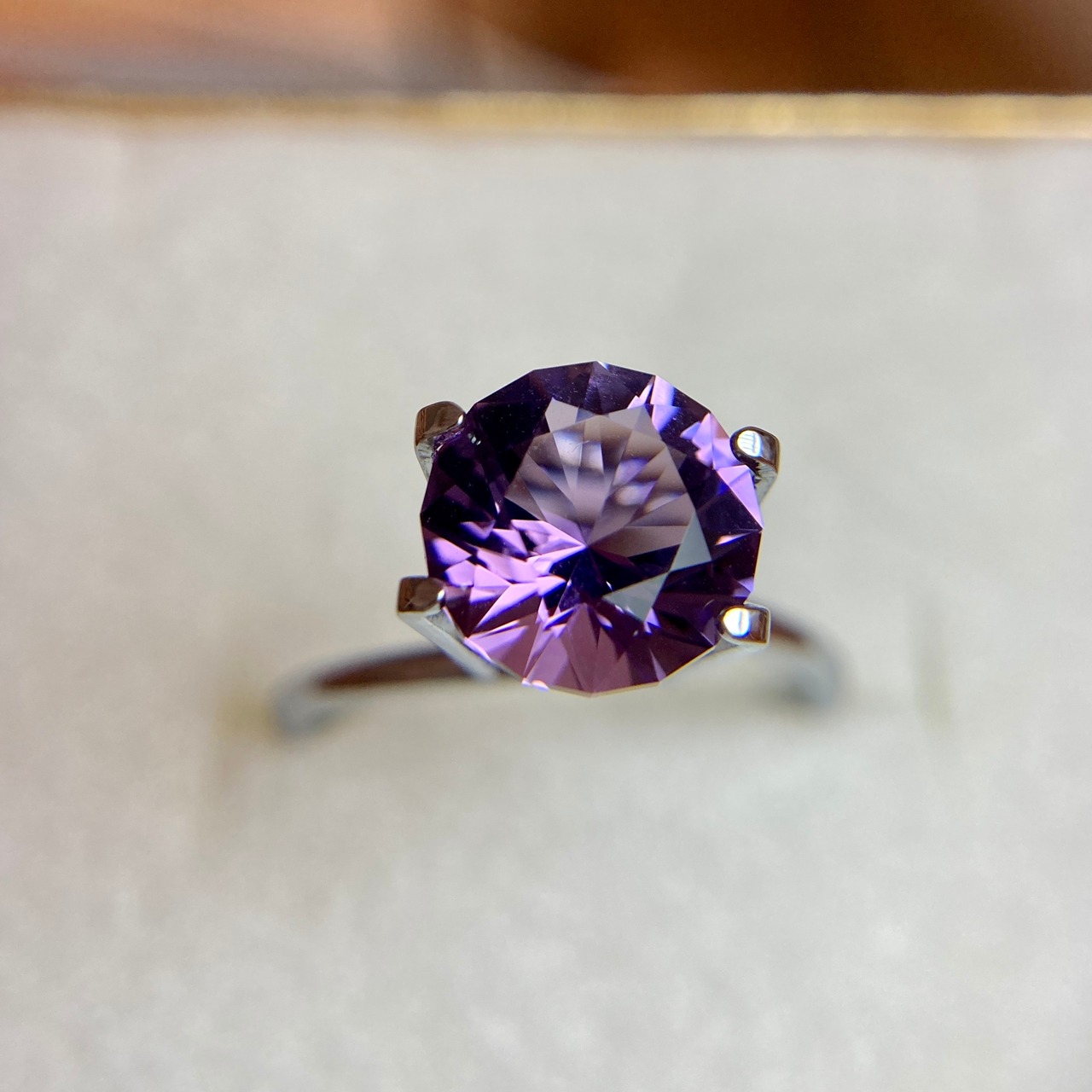 アメジスト 2.585ct 紫色 簡易ソーティング付き