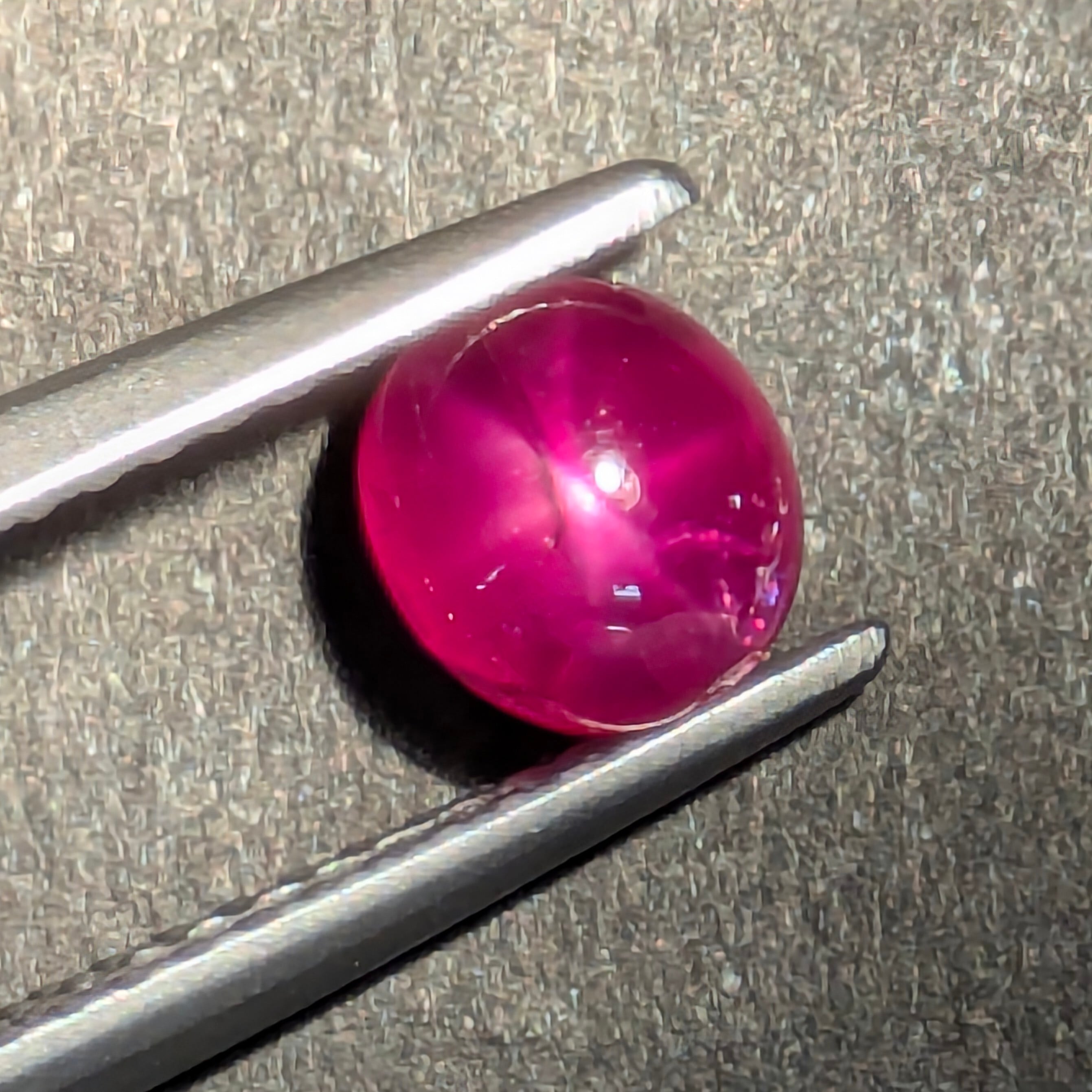 スタールビールース ミャンマー・モゴック産【1.33ct】 PRO208507