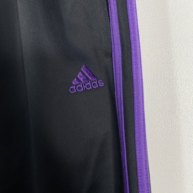 『送料無料』adidas トラックパンツ　ジャージ　パフォーマンスロゴ　三本線　パープル　M