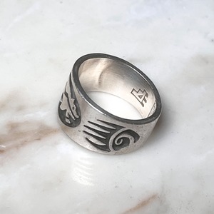 Kemdrick Lomayestewa silver overlay ring "bear claw"