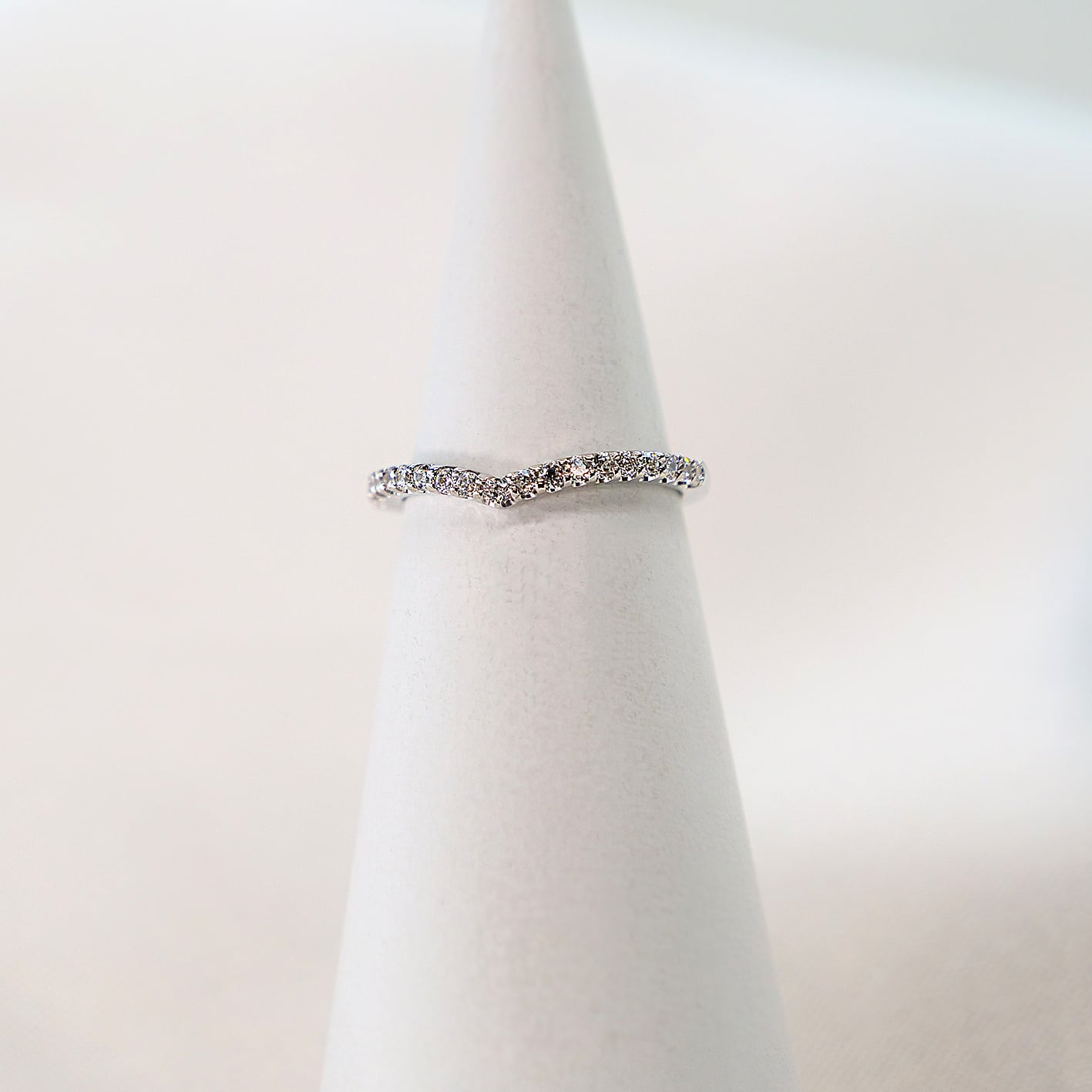 【10金ゴールドピンキーリングV字ハーフエタニティリング】K10 ピンキーリング ハーフエタニティリング ファッションリング モアサナイト ダイヤモンド SP004-R