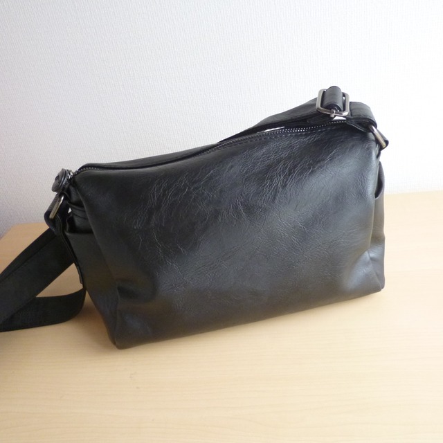 メンズ ショルダーバッグ 小さめ シンプル ミニ コンパクト Puレザー 光沢 肩掛けバック メッセンジャーバッグ おしゃれ メンズ レディース バッグ 通販 安くてお得なバッグ 私の部屋 全品送料無料 メンズ ショルダーバッグ 小さめ シンプル ミニ コンパクト Puレザー 光沢 肩掛けバック メッセンジャーバッグ おしゃれ メンズ レディース バッグ 通販 安くてお得なバッグ 私の部屋 全品送料無料