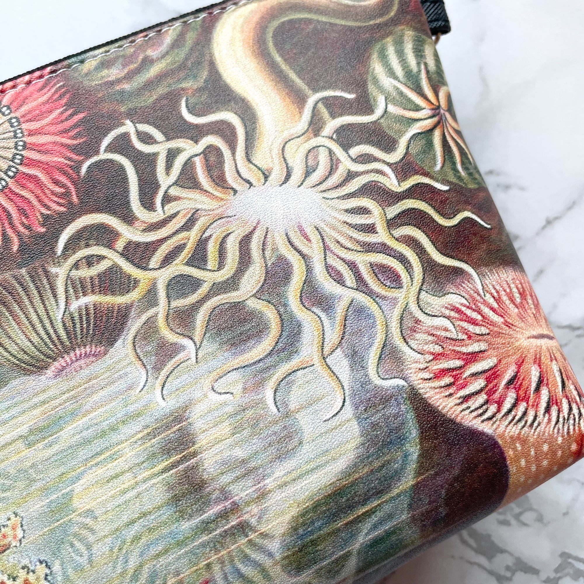 【新品】Vivienne Westwood エルンストヘッケル ポーチ 即完売品 エルンスト・ヘッケル】～イソギンチャク～ 絵画ポーチ | SMALL MUSEUM