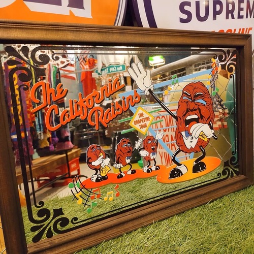 【在庫限り】ビッグサイズ　アメキャラ　ウッドミラー/カリフォルニアレーズン/アメリカン雑貨　インテリア　鏡　看板