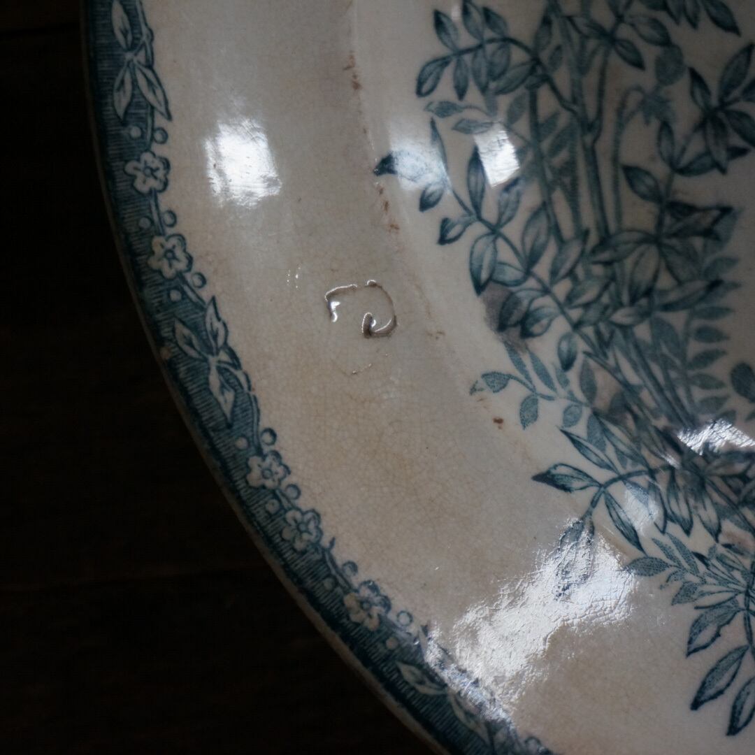 古いフランスの陶器皿