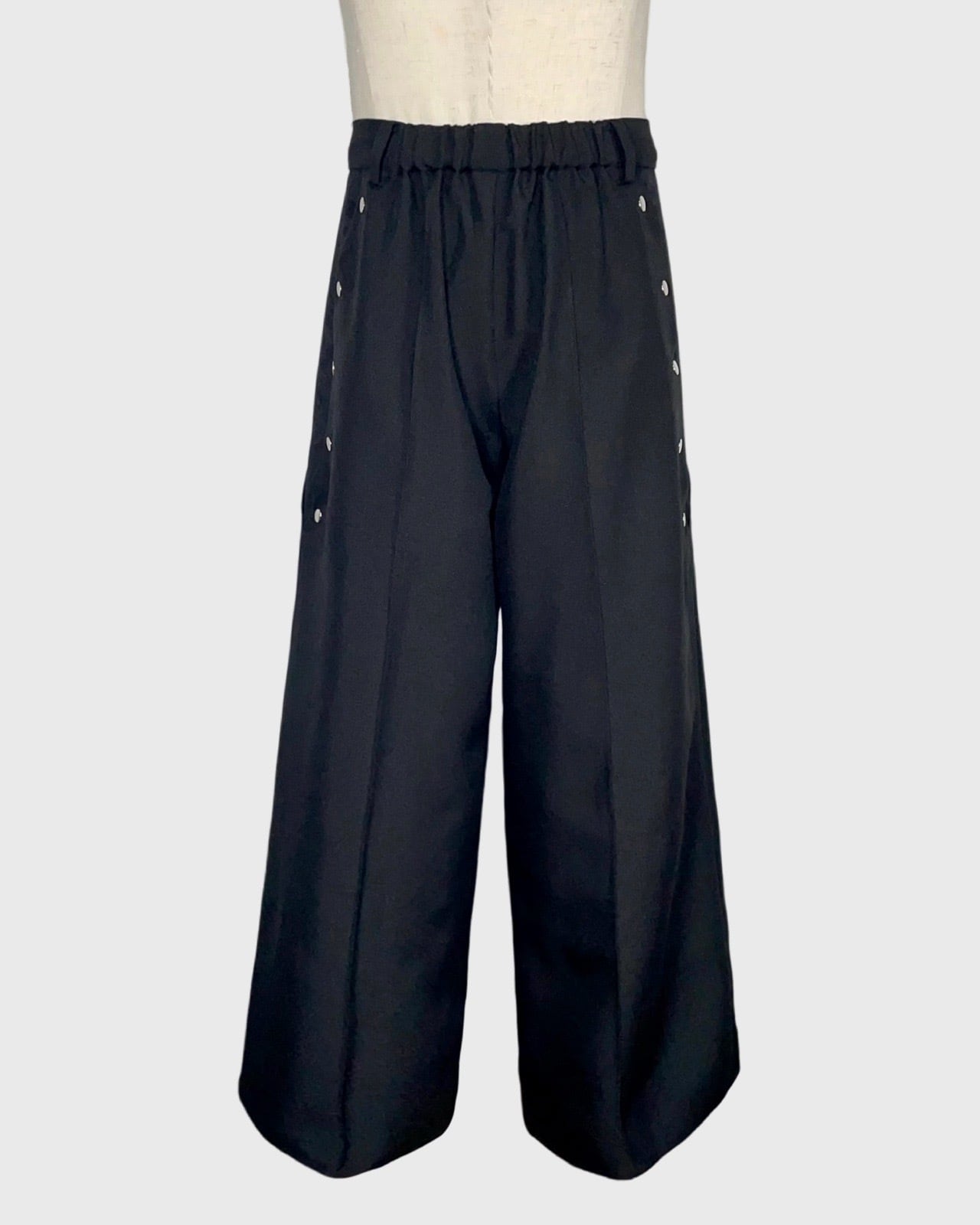 袴風脇開きパンツ Hakama wide-legged pants with buttoned side