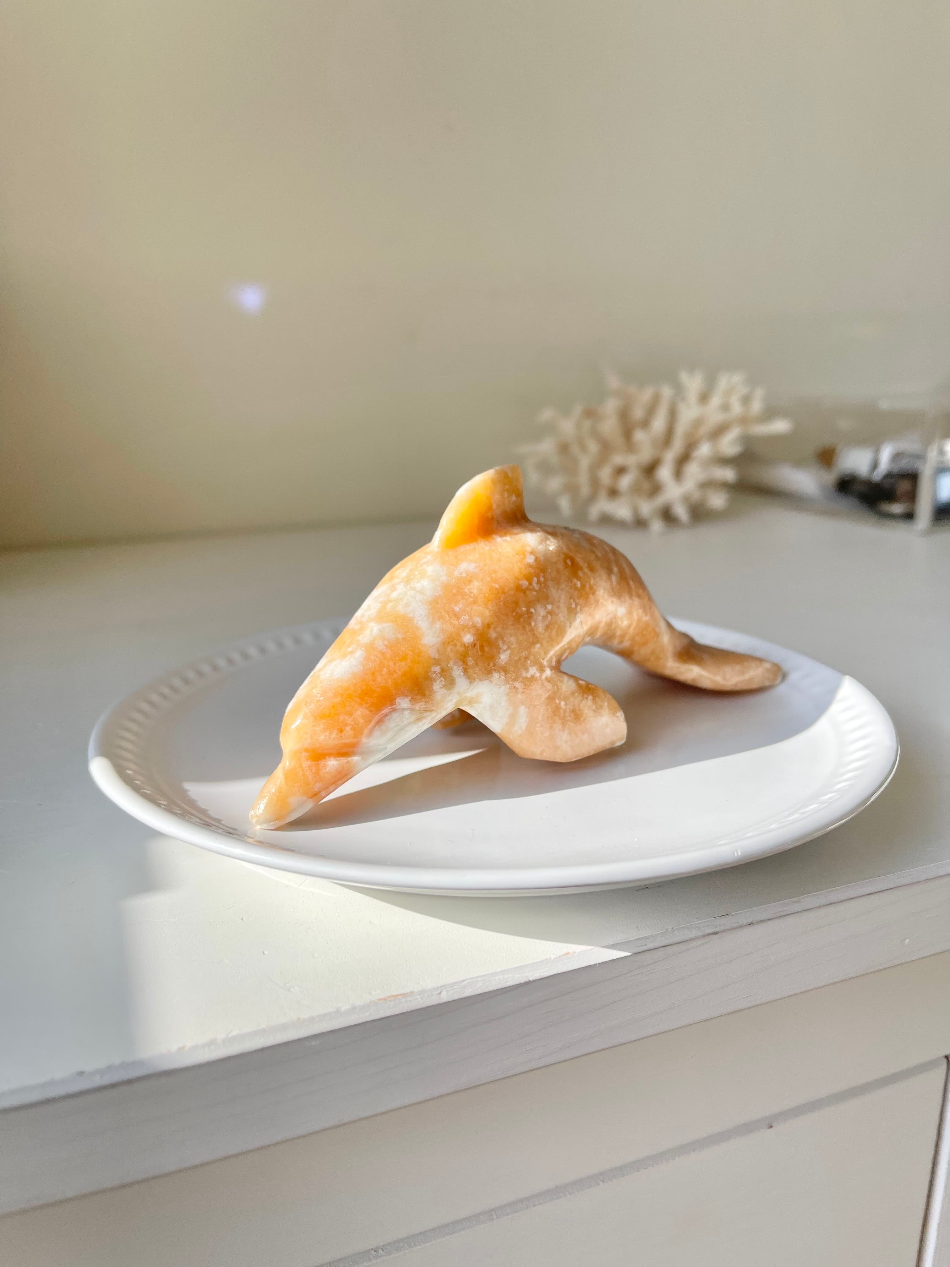 元氣いっぱい✨オレンジカルサイトのイルカ/ Orange calcite dolphin