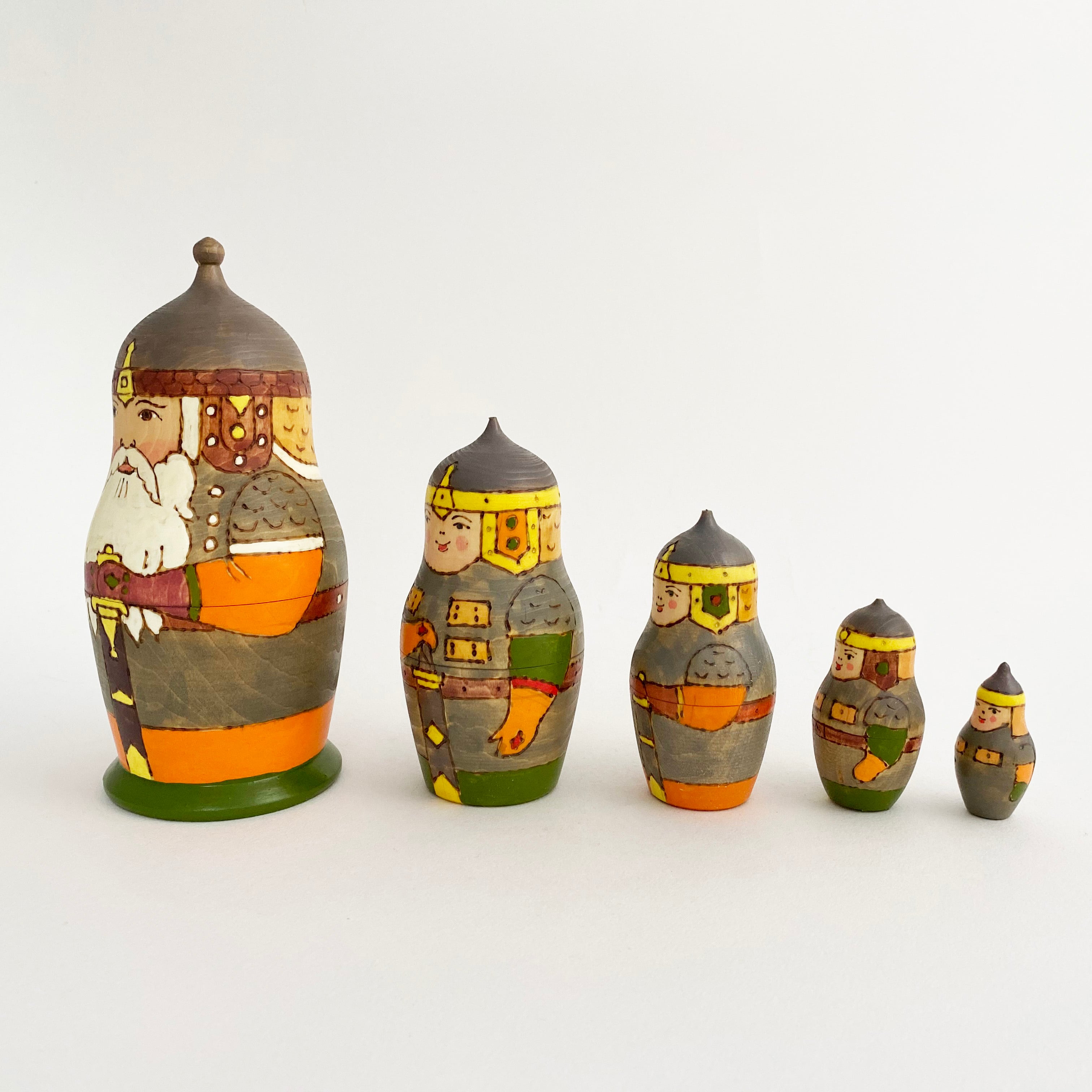 セルギエフ産マトリョーシカ/ヒーロー5個組WB