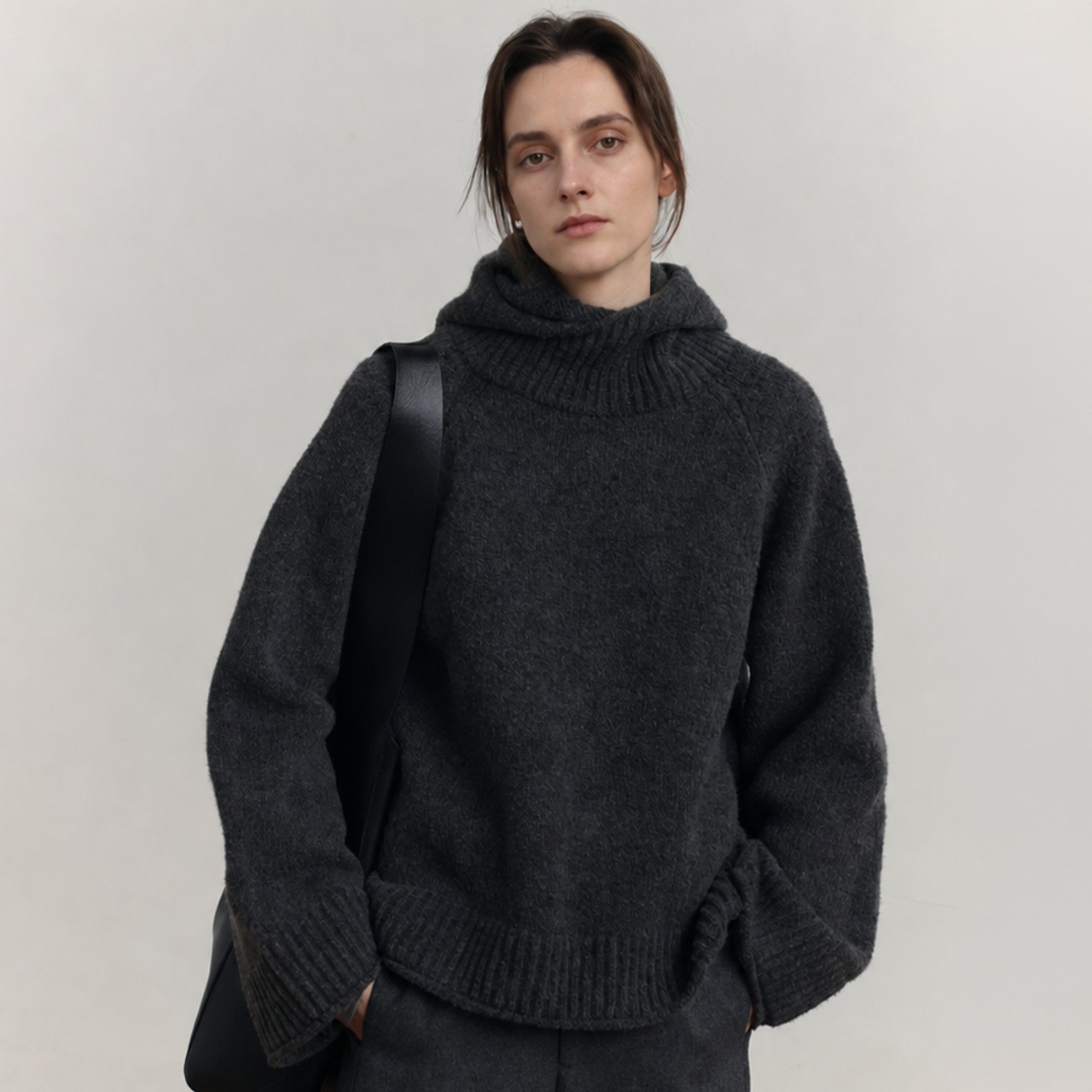Hooded knit pullover A00263