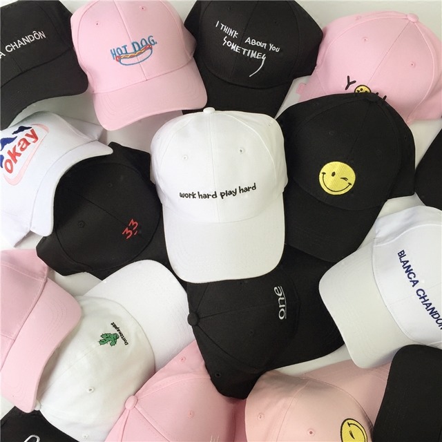 同じ帽子の文字の刺繍が付いている秋と冬の星のバージョン野生の黒い野球帽湾曲したつばの帽子女性の太陽の帽子 ブラック・アイド・ピーズ60529260630