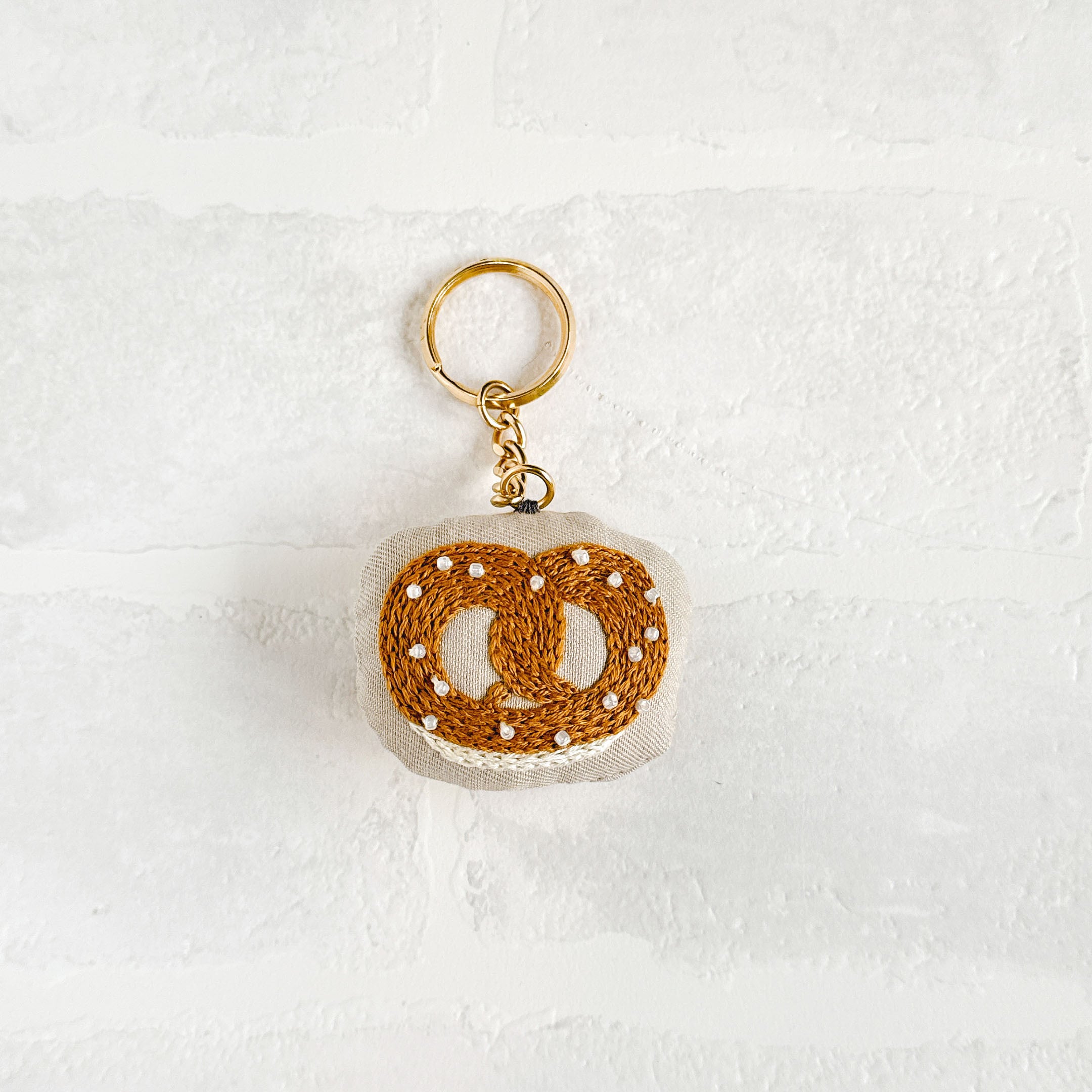 プレッツェル チャーム』刺繍キット | Net store アンナとラパン