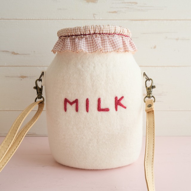 【展示のみ】羊毛フェルトで作ったミルク瓶のポシェット