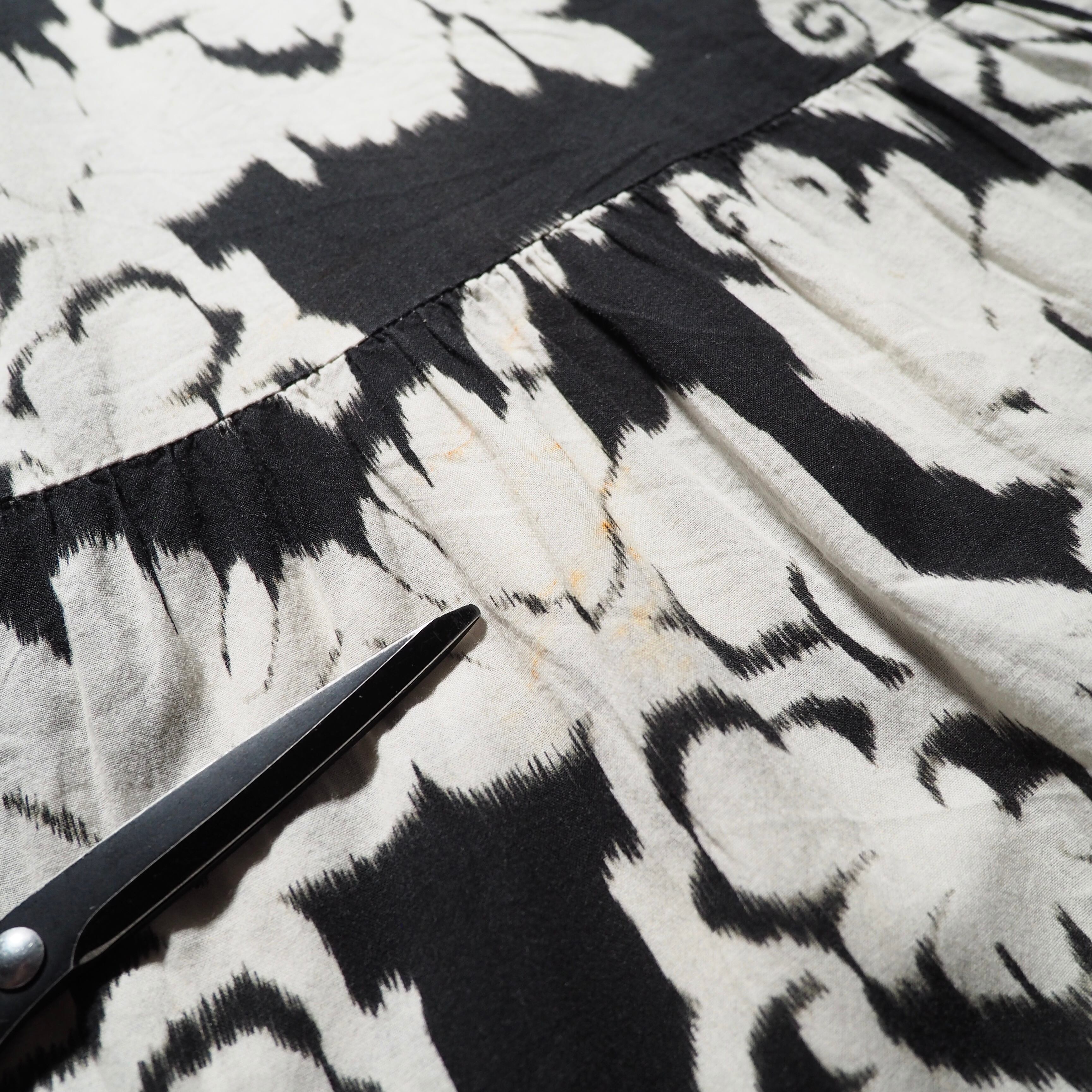 1990s Beautiful Gothic Flower pattern Design vintage onepiece Dress (made in Italy)