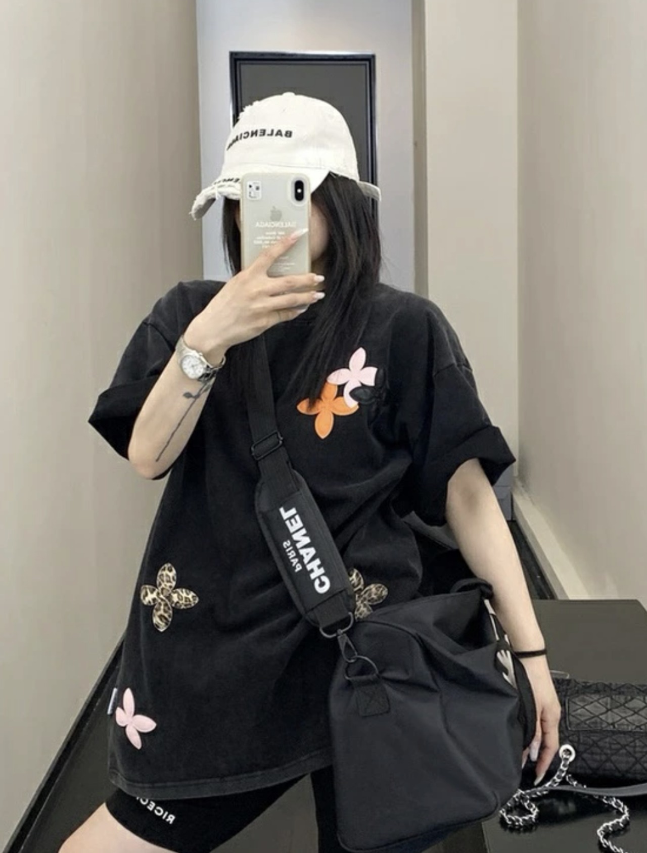 OISIS025 レザーパッチ刺繍ロゴTシャツ