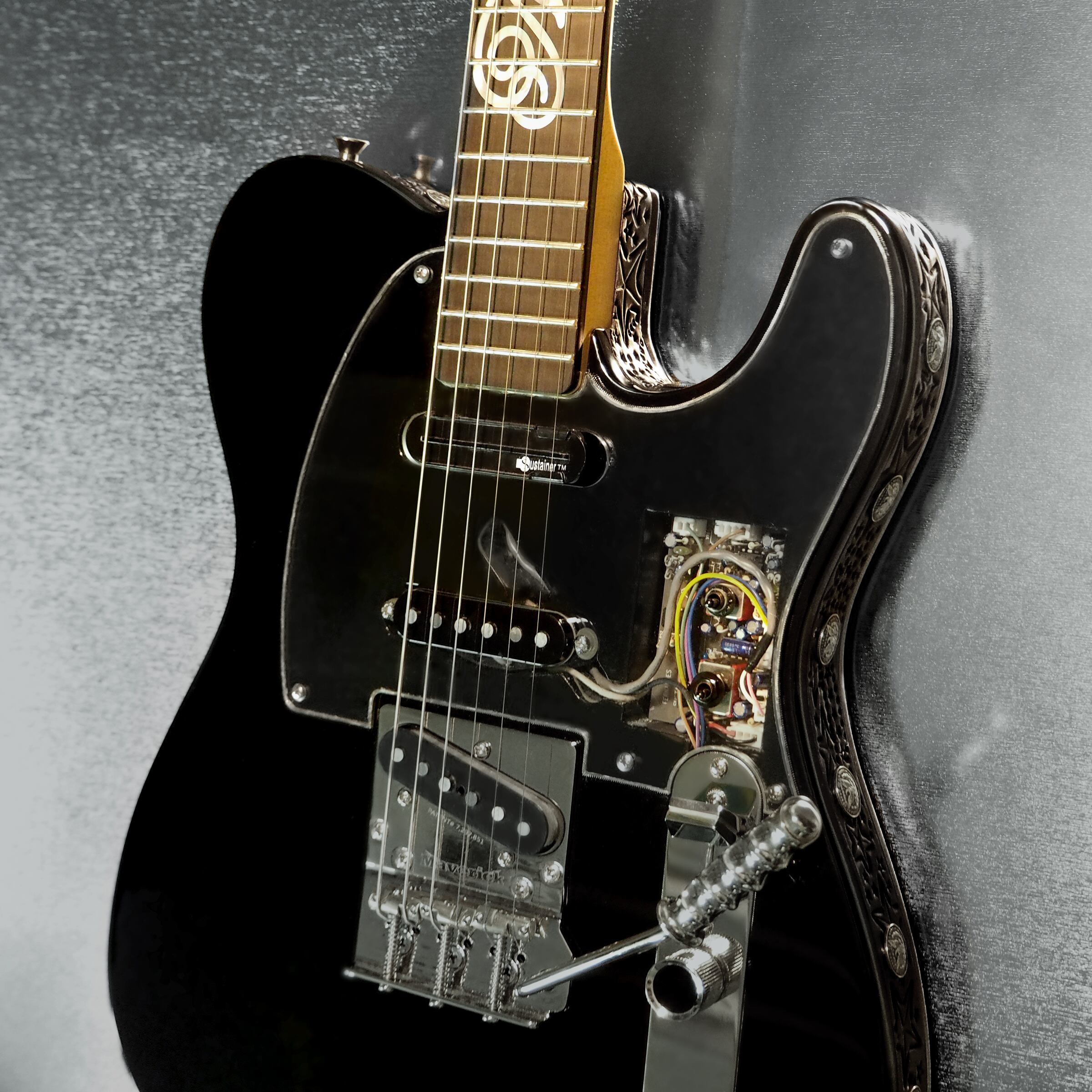 Fender / MIYAVI x TAKAHIROMIYASHITATheSoloist. オリジナルギター | MIYAVI SHOP  powered by BASE