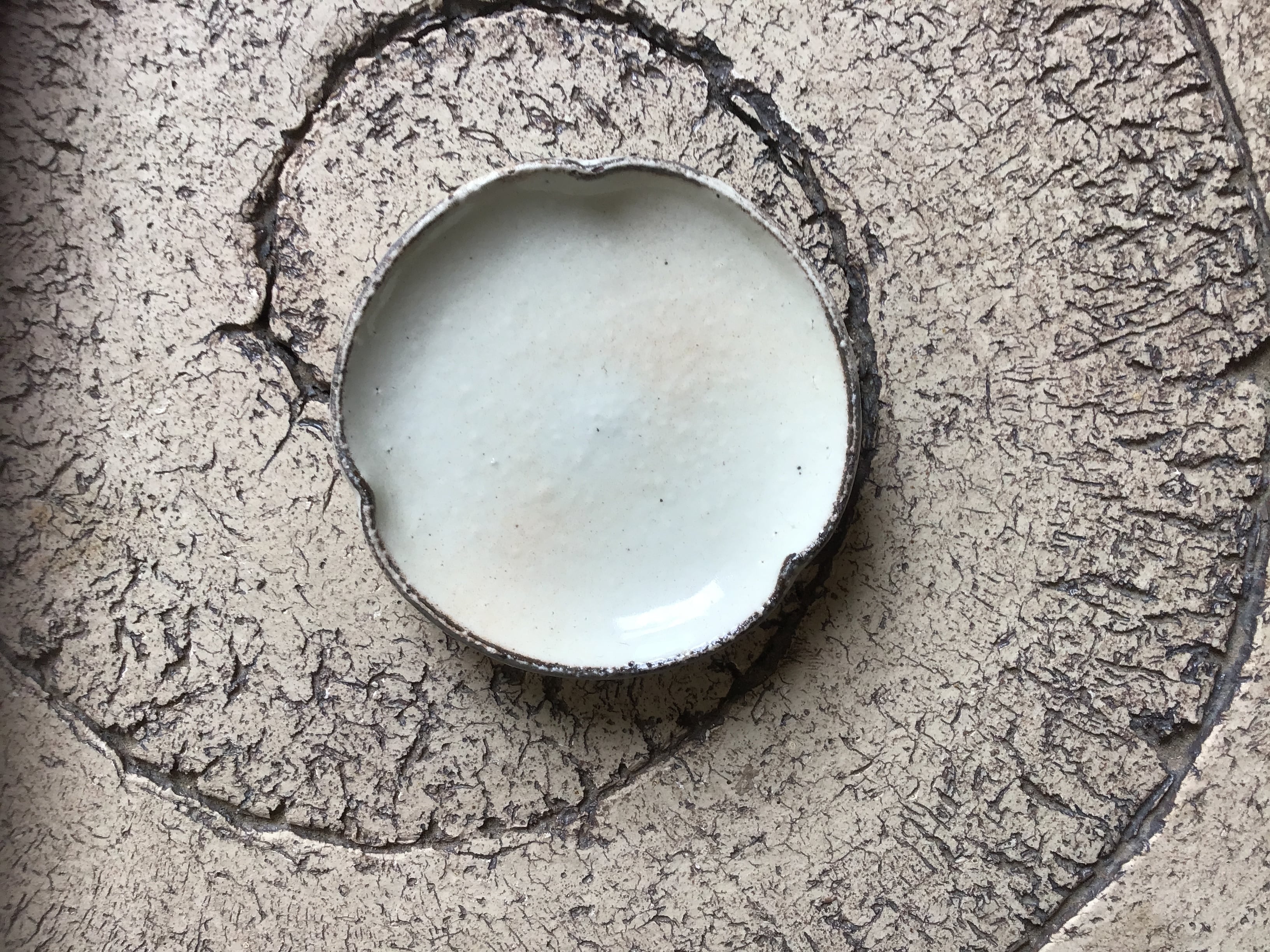 白泥豆皿 三輪花