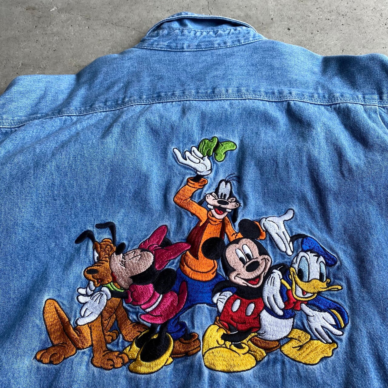 90’s ディズニー MICKEY,INC SINCE1928 ボタンダウン デニム シャツ WALT DiSNEY World 刺繍 長袖 サイズ：L