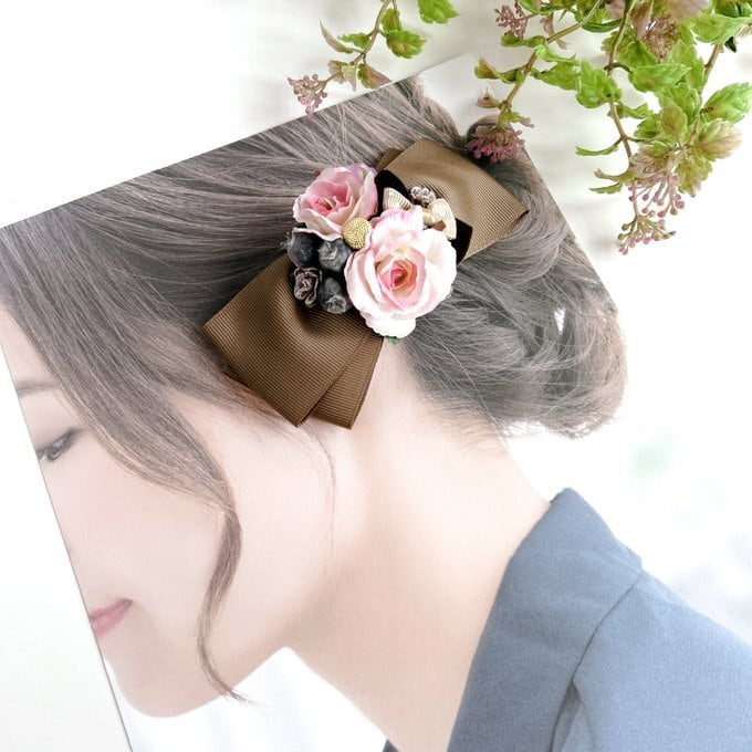 ピンクの薔薇とストーンベージュのリボンバレッタ リボン バレッタ お