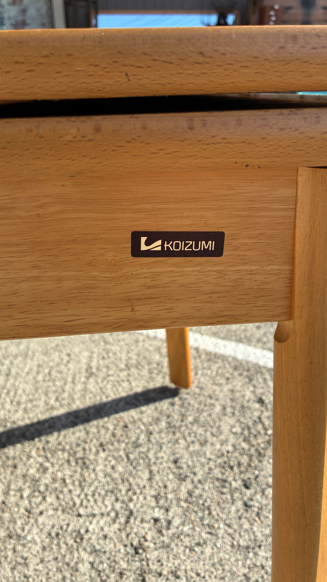 つい伸ばしたくなるKOIZUMIのエクステンションテーブル