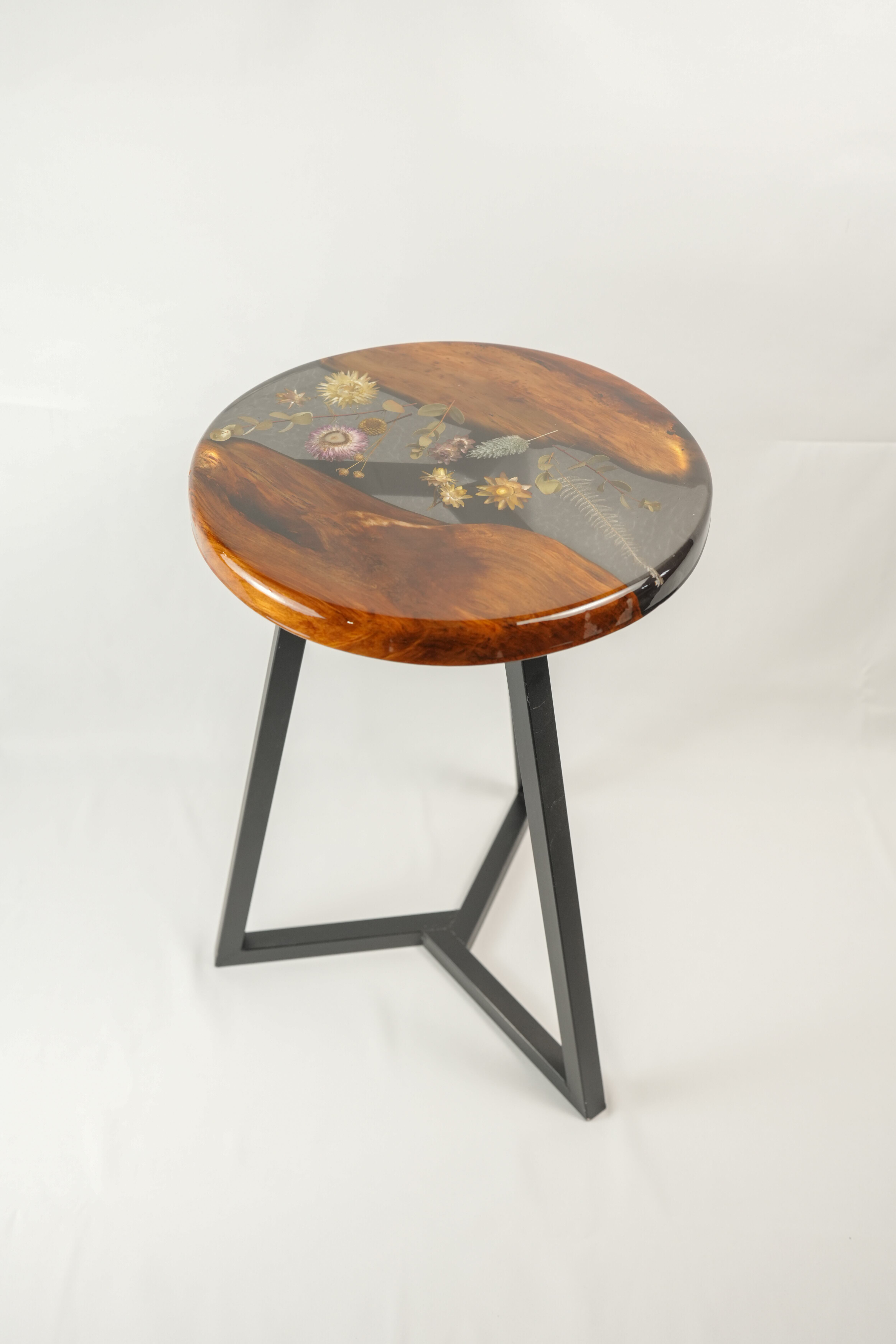 2.Round Resin Side Table | PAY ID