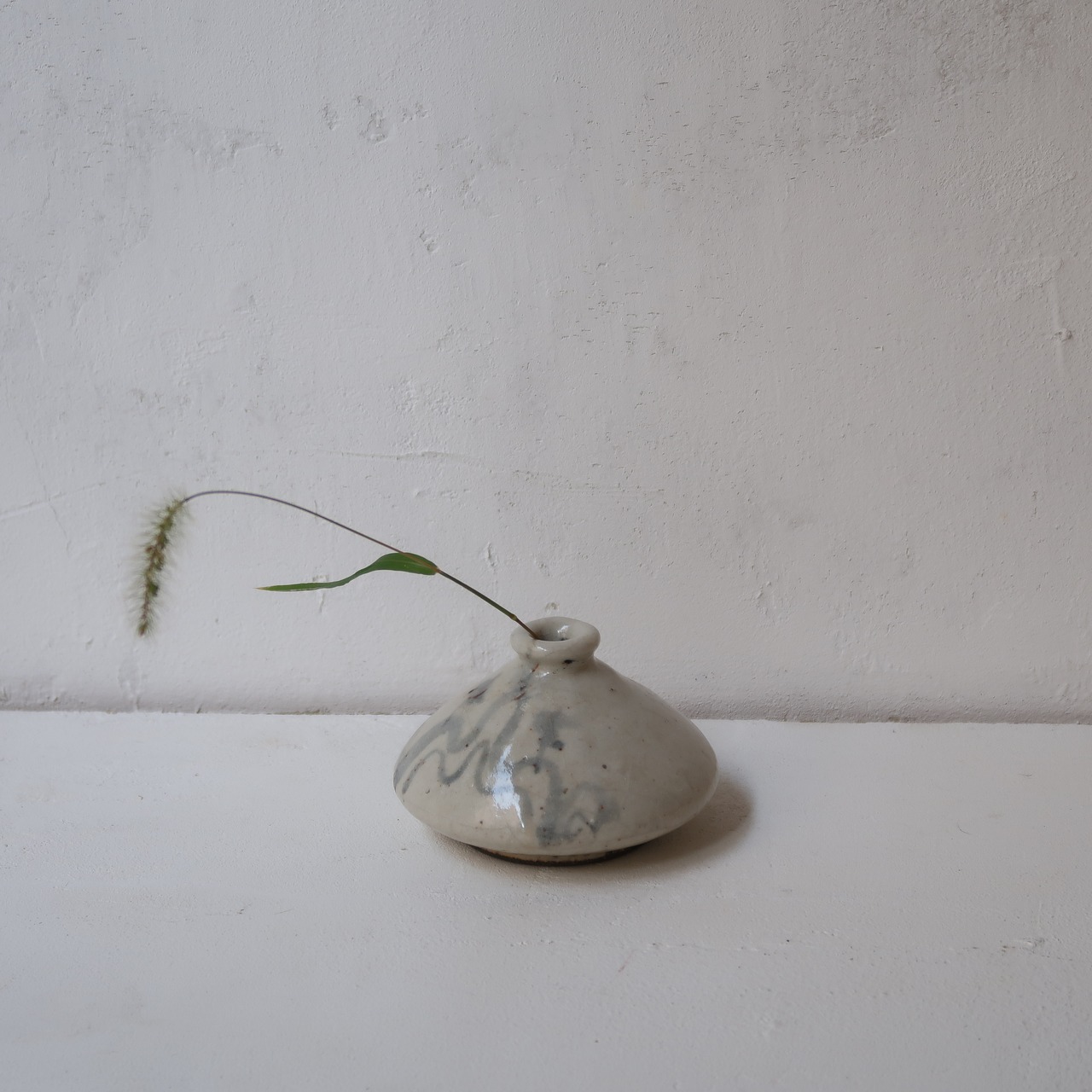 平ぺったい花瓶