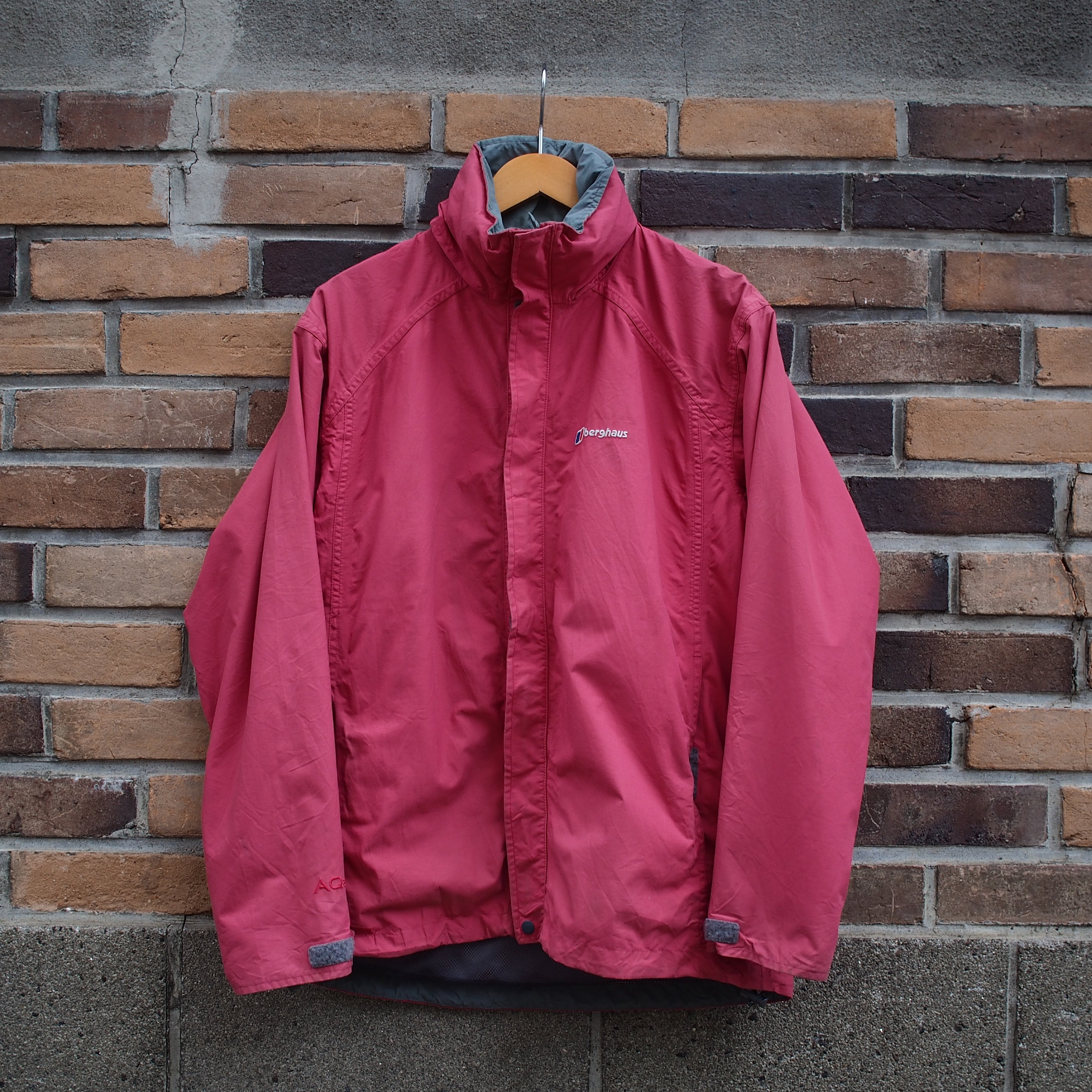 UK “Berghaus” AQ2 Shell Jacket バーグハウス シェルジャケット UK “Berghaus” AQ2 Shell Jacket バーグハウス シェルジャケット