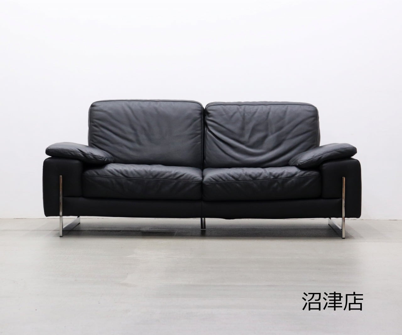 沼津店】イタリア 本革 モダン 2.5Pソファ 2P 3P ブラック 黒 レザー