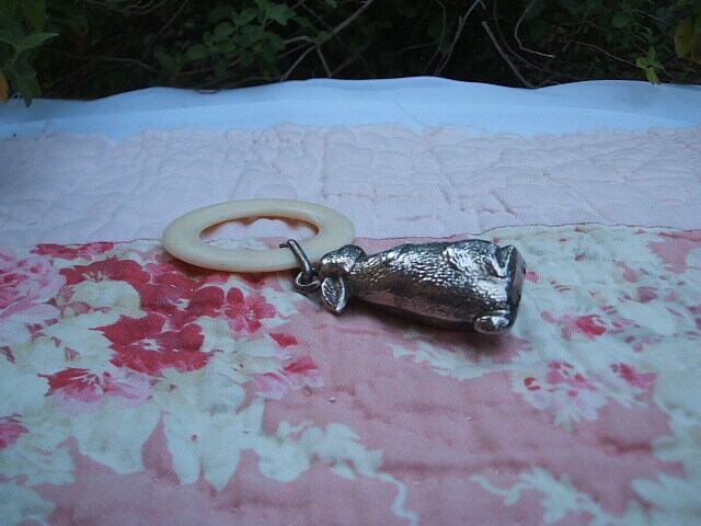 ベビーラトルイギリスうさぎシルバープレートヴィンテージアンティーク