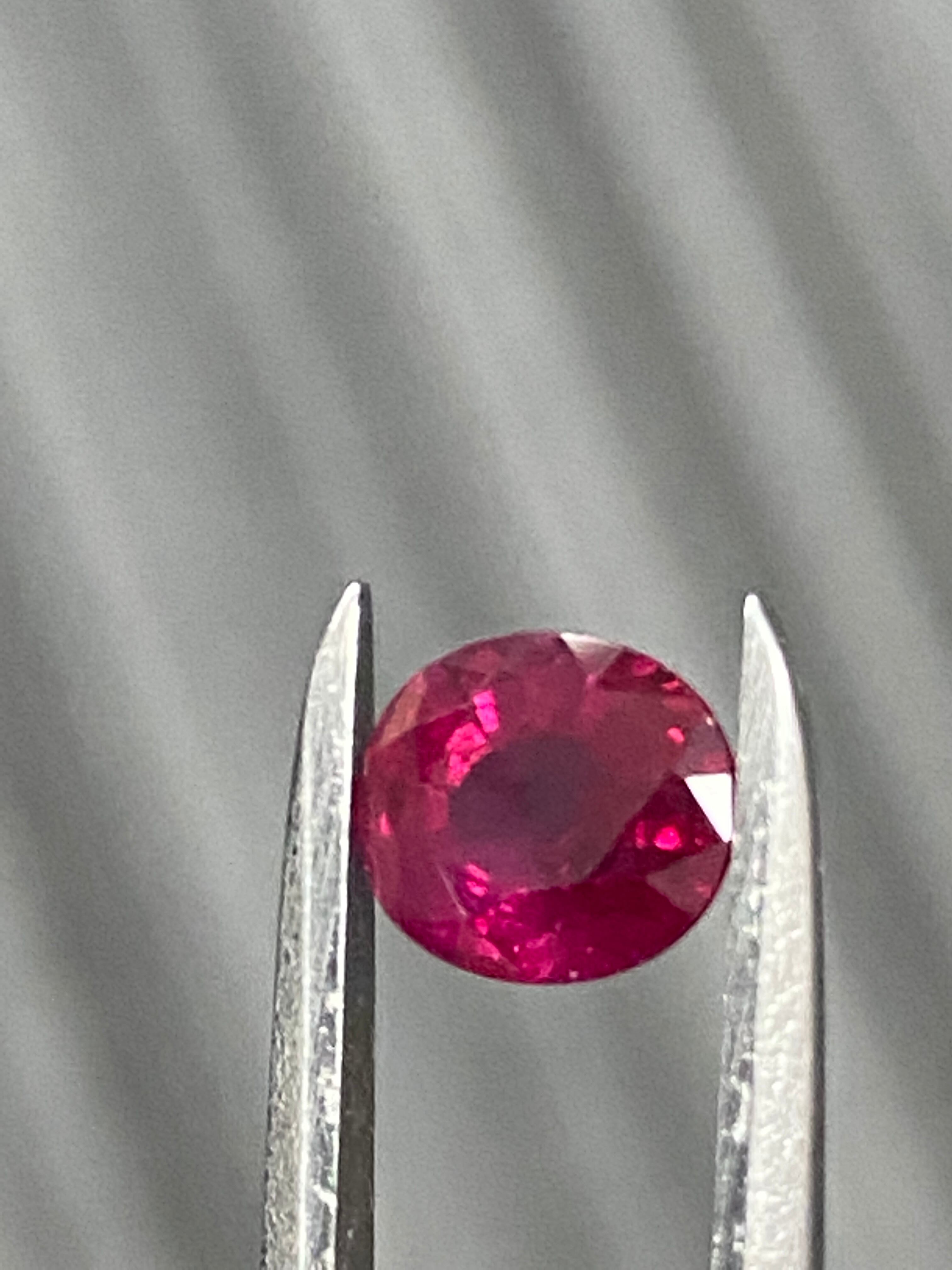 ミャンマー産　ピジョンブラッドルビー(加熱) 0.94ct AIGS鑑別書付き