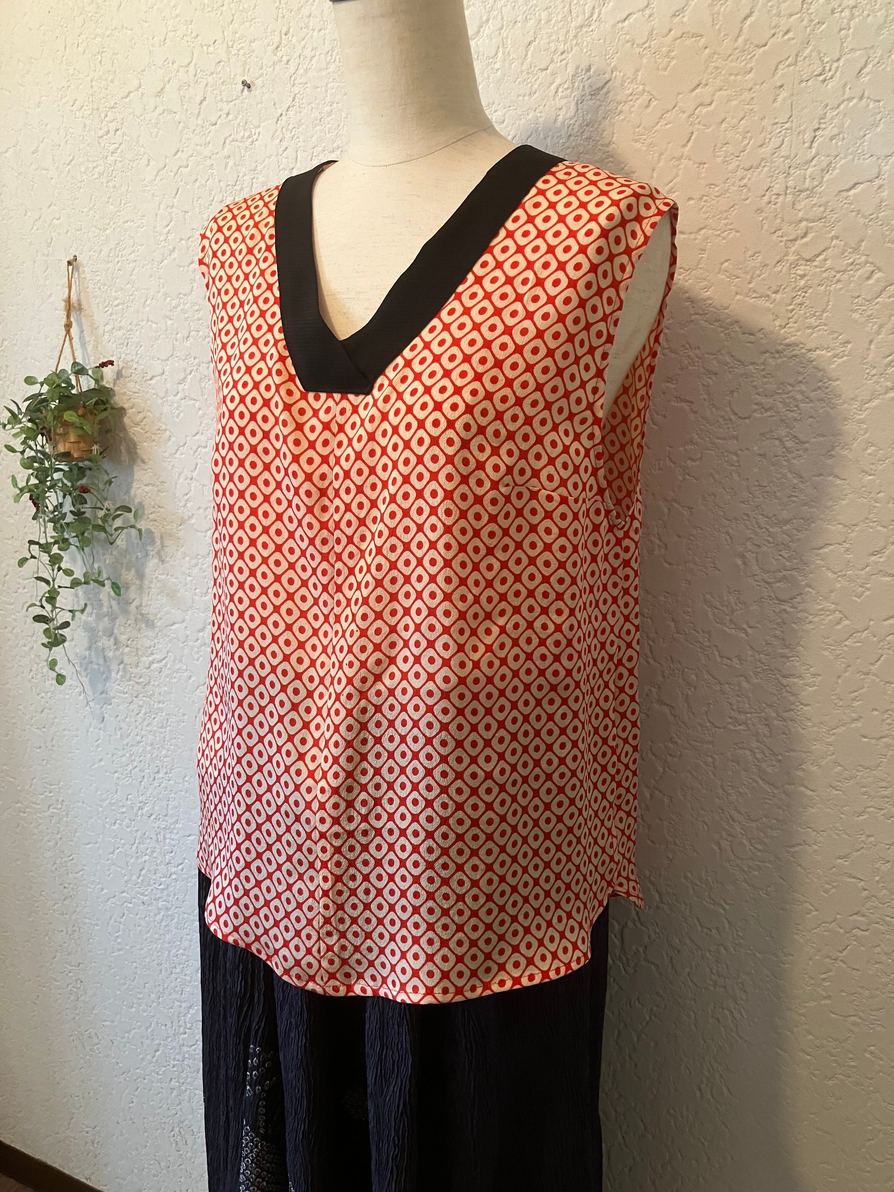 送料込み　ノースリーブブラウス　古布　リメイク　黒　手づくり 送料込み ノースリーブブラウス 古布 リメイク 黒 手づくり トップス