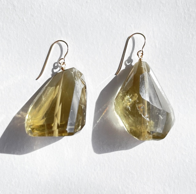 KHAKI LEMON QUARTZ GOLD HOOK PIERCE