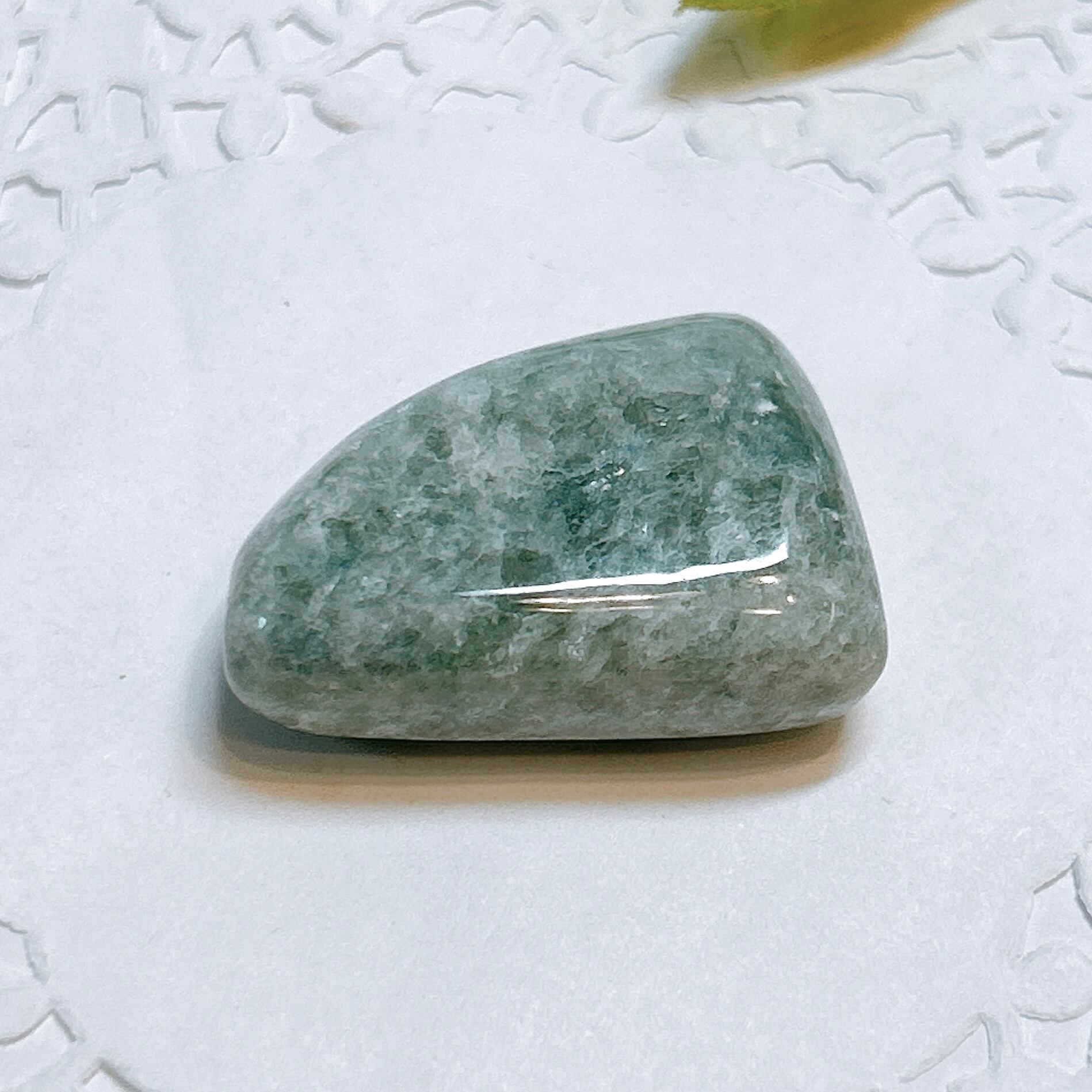 17960】 翡翠 ミャンマー産 ヒスイ ひすい ジェード タンブル 磨き石