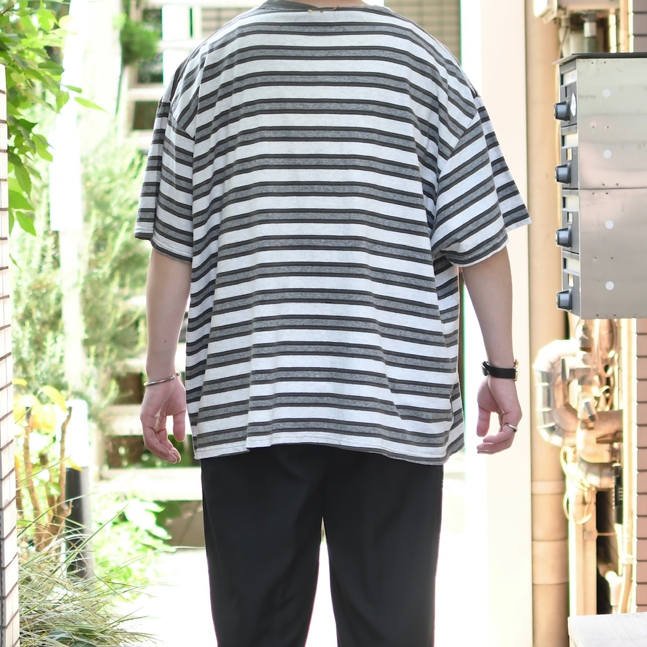 PURITAN wide silhouette multi border tee