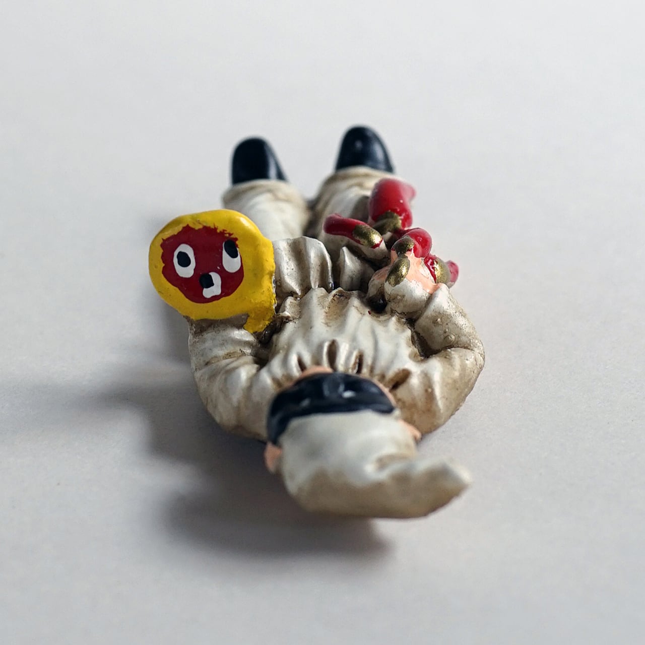 ピザとコルノを持ったプルチネッラのマグネット ー ナポリの幸運の