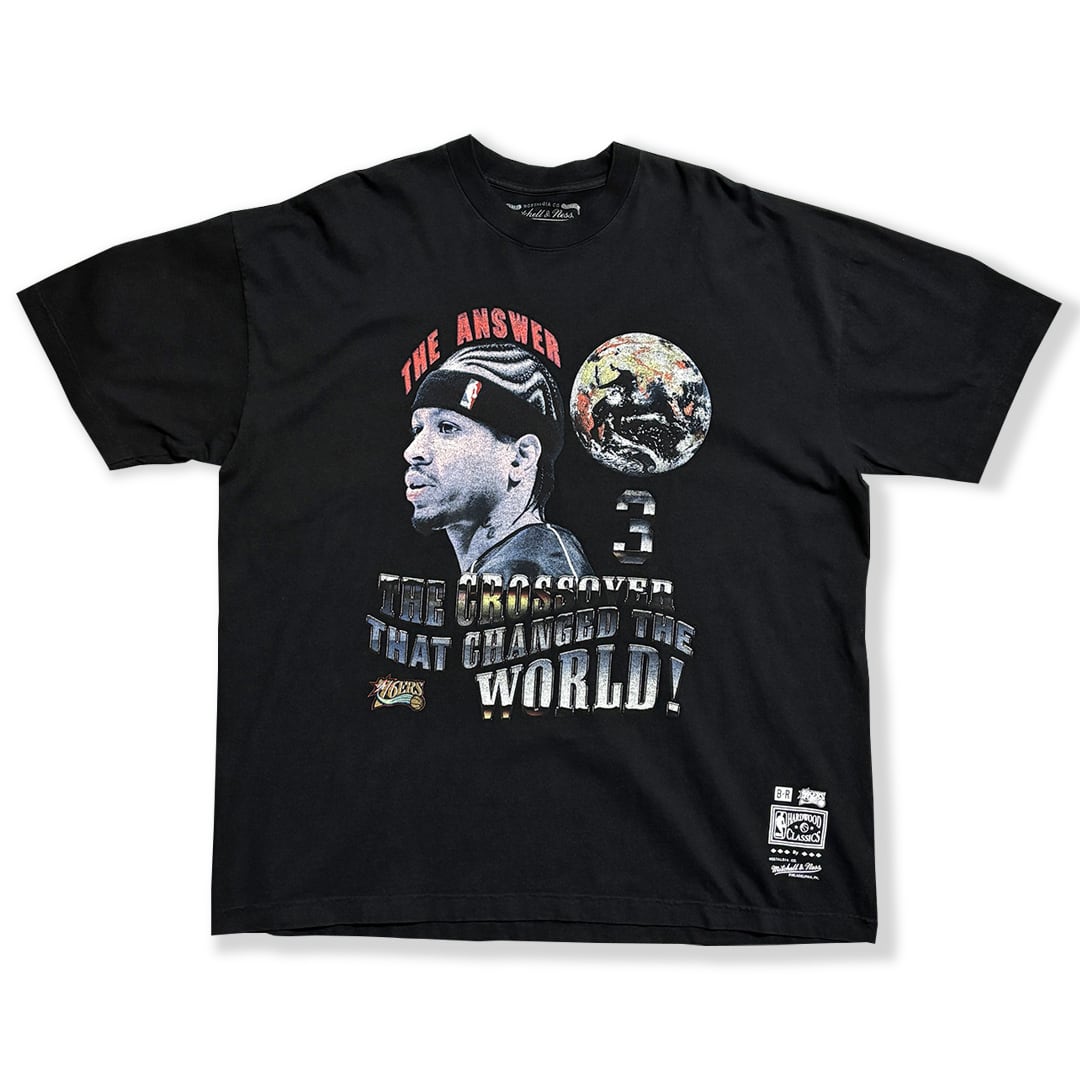 Allen Iverson 【Philadelphia 76ers】 Printed T-Shirt. Mitchell & Ness