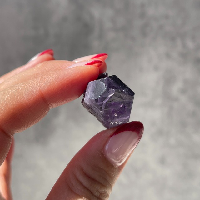 【ナイジェリア・チュチュクリフ産 アメジスト】tutu cliff ① 鉱物 天然石 パワーストーン