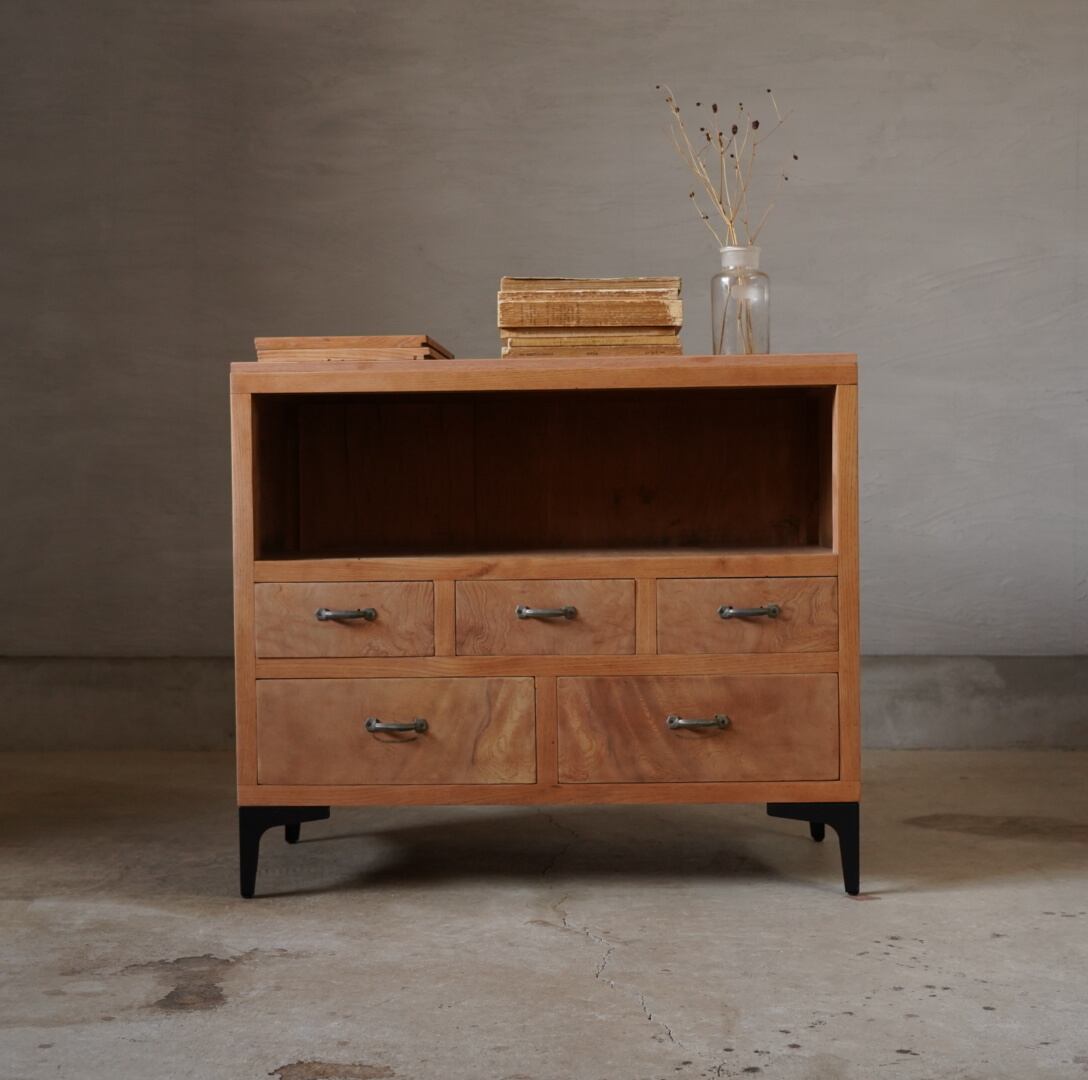 アイアン脚のキャビネット | Fitzroy Furniture アイアン脚のキャビネット | Fitzroy Furniture