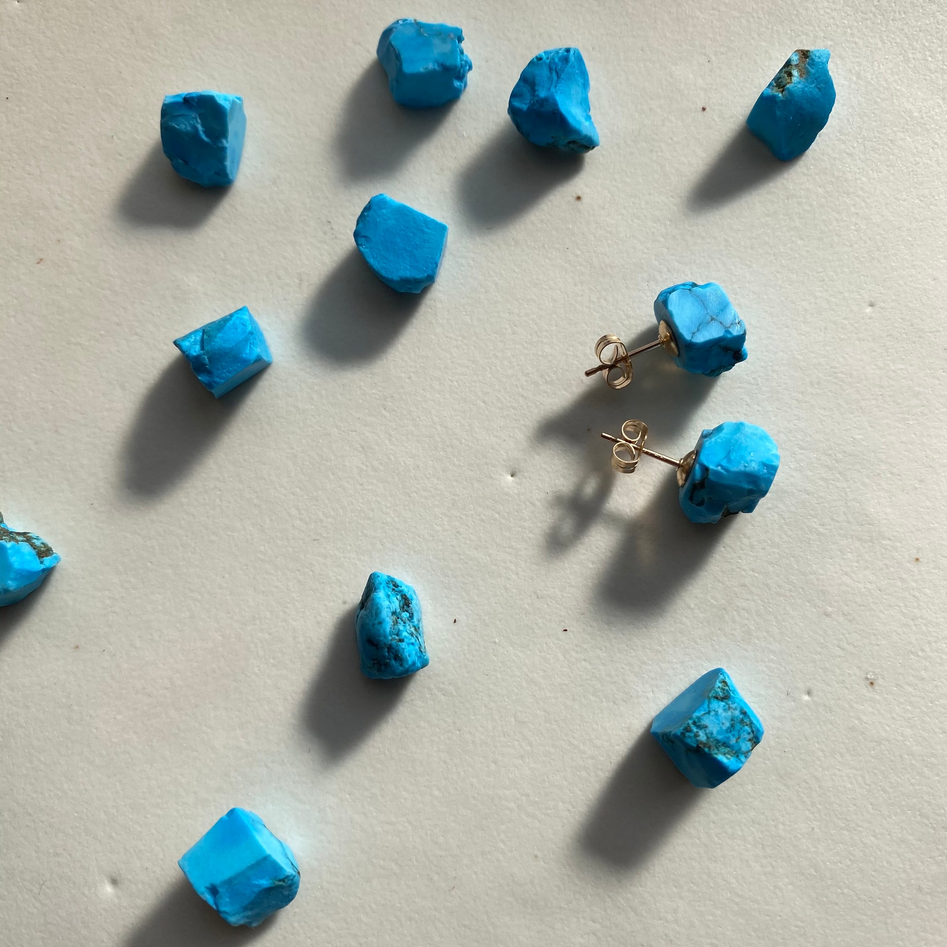 ターコイズ(トルコ石) 原石ピアス / イヤリング 【金具選択可 石