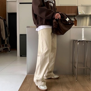 オフホワイトストレートレッグパンツ　1259