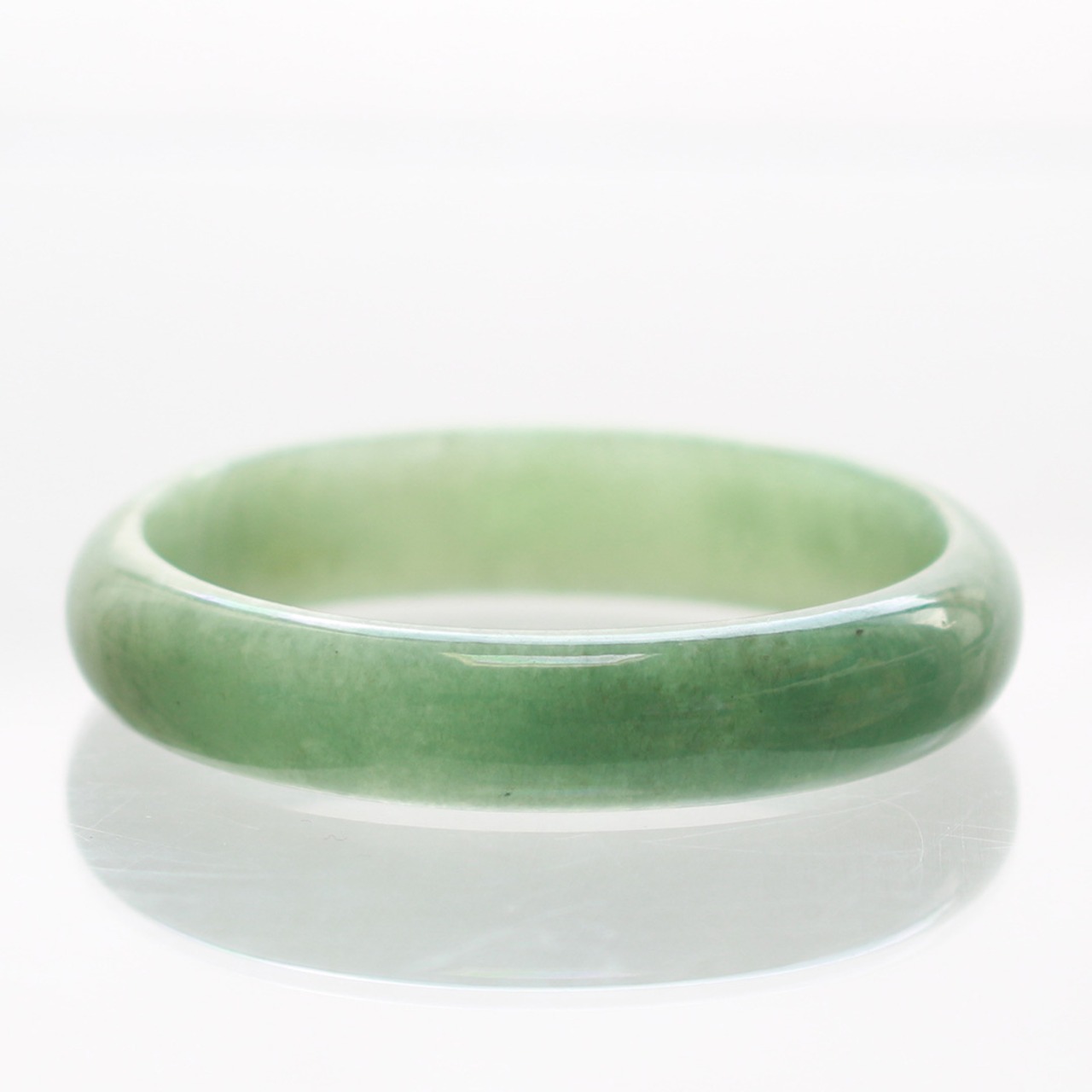 【内径 54.4×46.1mm 】グリーン色の楕円形バングル！A貨翡翠 jd_bg1309