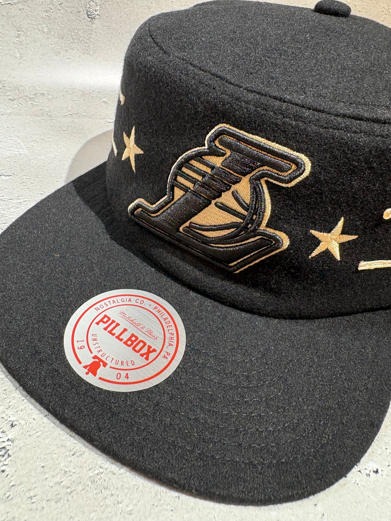 Mitchell＆Ness/ミッチェルアンドネス NBA ロサンゼルス・レイカーズ Retro Roots  ピルボックス キャップ ブラック