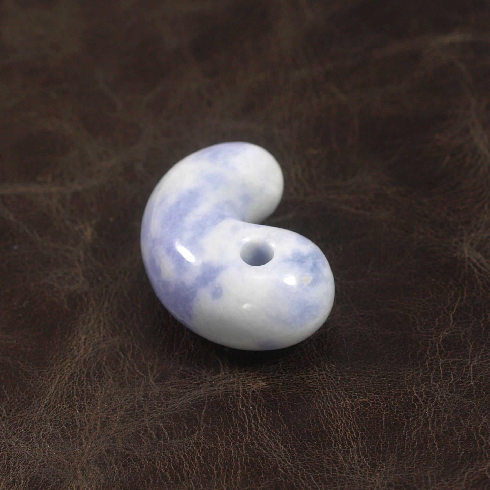 糸魚川翡翠 ラベンダー ヒスイ まがたま 勾玉 16.5g Lavender Jadeite