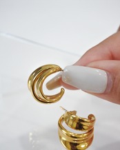 fake double hoop pierce