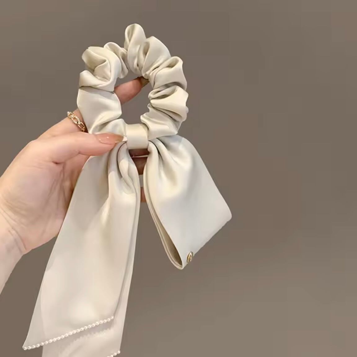 pearl ribbon long chouchou