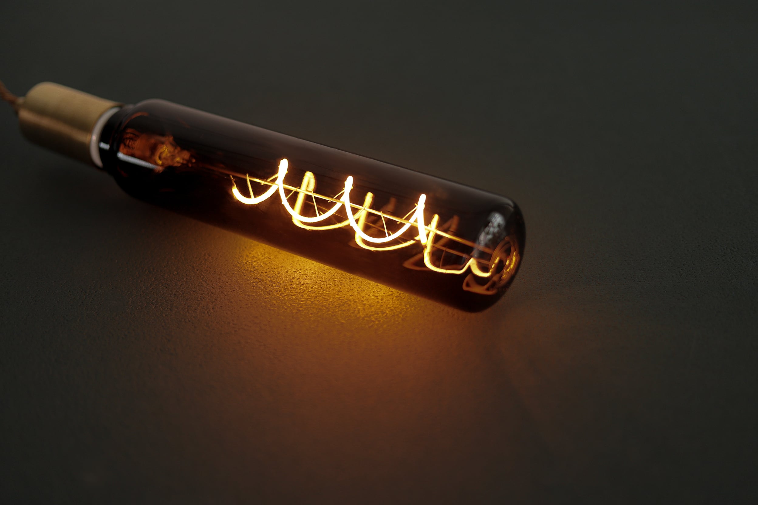 Edison Bulb LED E26 Noir [BIG TUBE] | WEST VILLAGE TOKYO