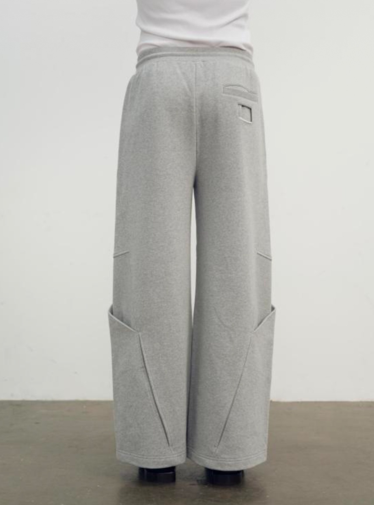 【26AW | MEN】 NULLUS ヌルス / スウェットパンツ / SCULPTURAL CUT WIDE LEG SWEATS / NUAW26TRO007 - 3