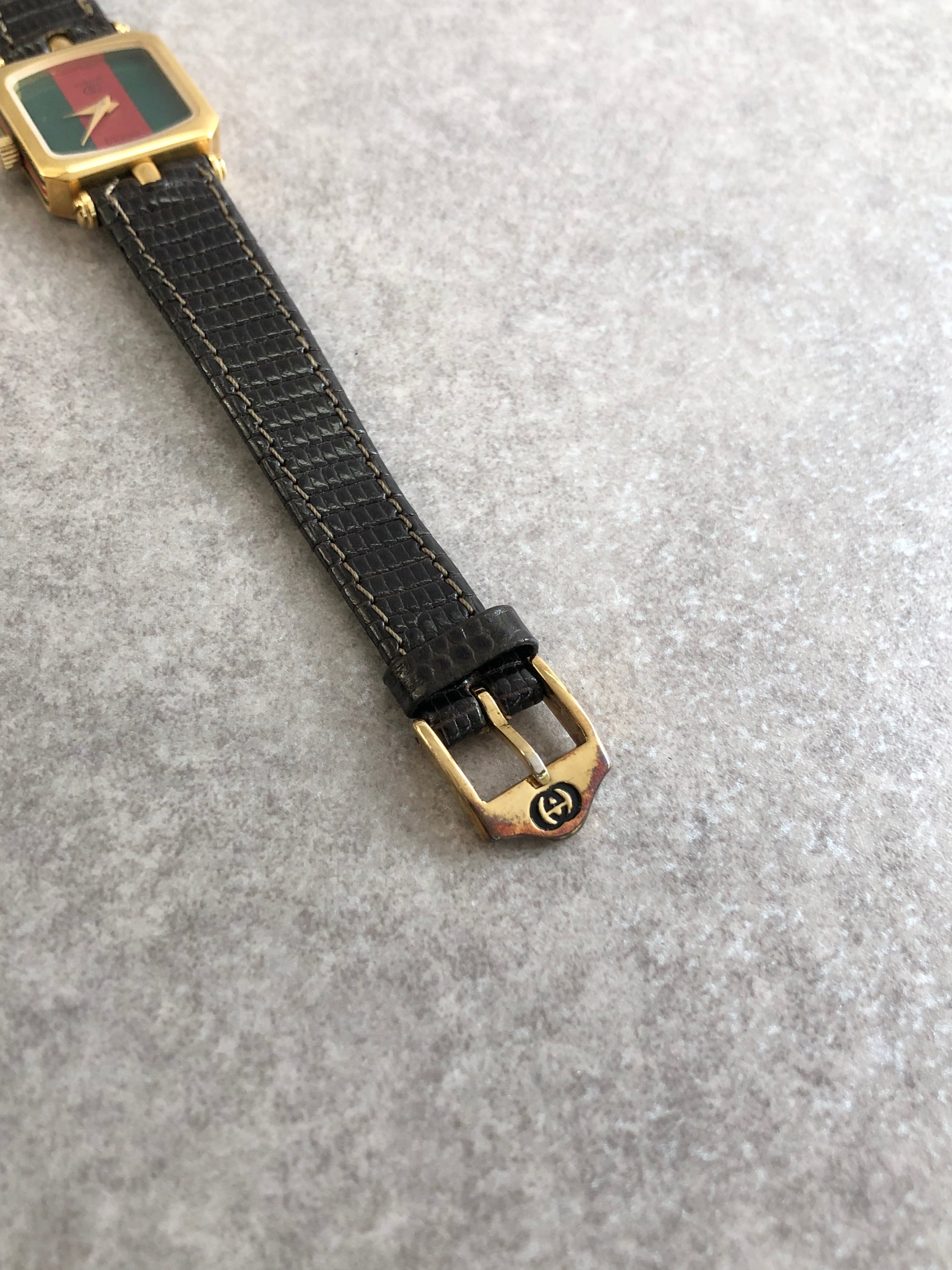 GUCCI グッチ シェリーライン 腕時計 ゴールド×ブラック スクエア