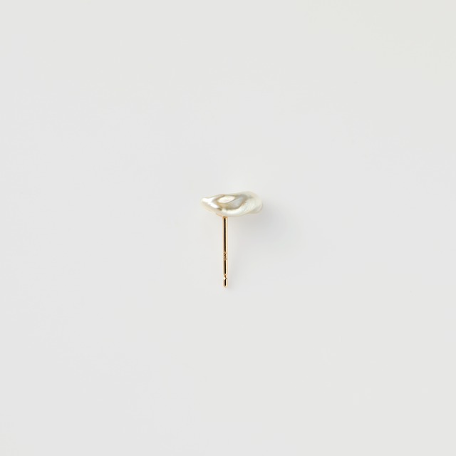 “piece by piece” Akoya keshi pearl stud earring